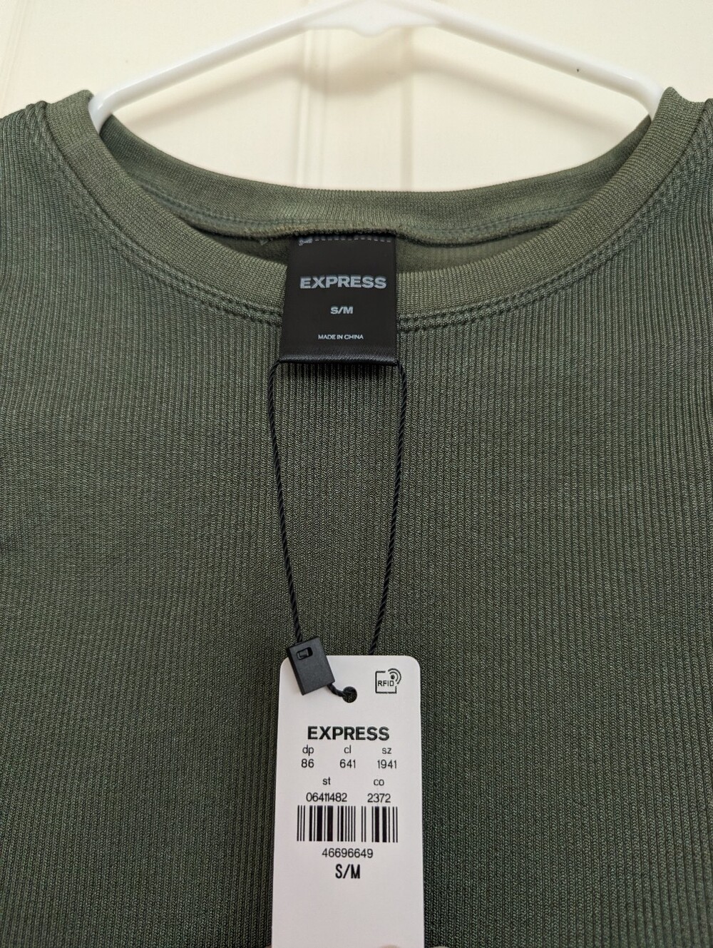 Express Olive Cropped Compression Tank - Picture 3 of 3